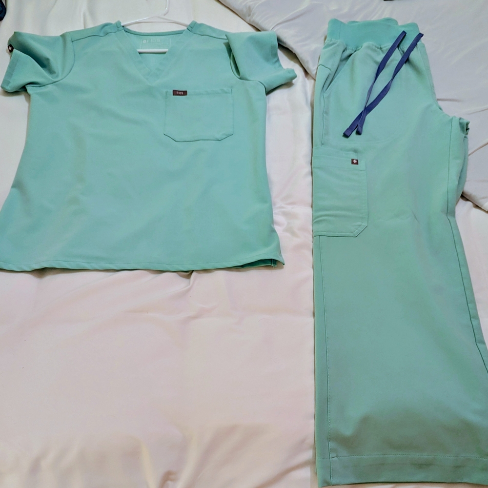 🩵💙Figs "Mariner" Wide Leg Scrub Set💙🩵